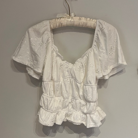 Adorable white eyelet top - Picture 5 of 5